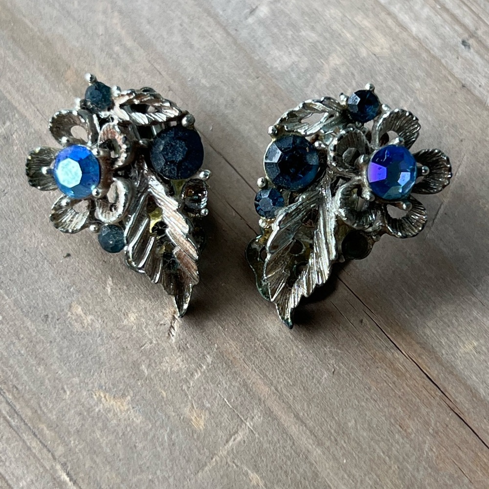 Vintage Estate Lisner Clip On Earrings Blue Aurora Borealis Leaf  Silver Tone